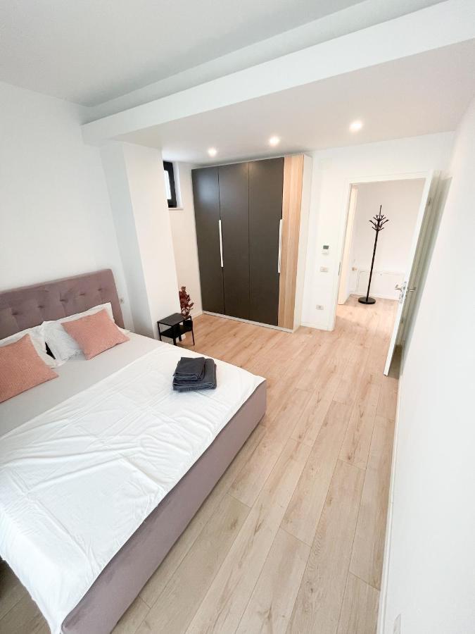 Warm Apartment *